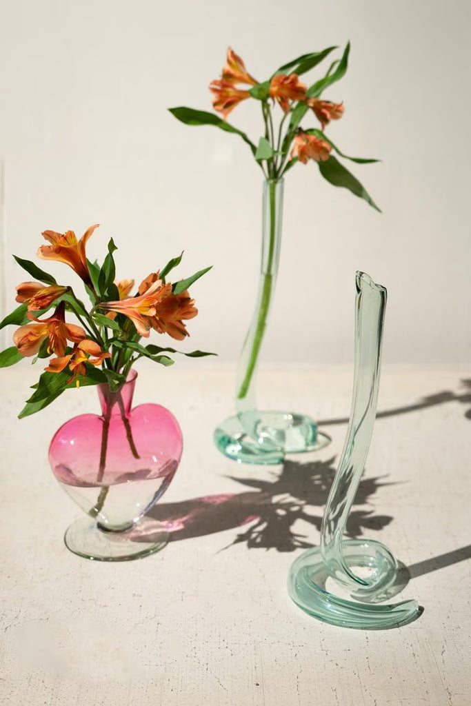 GLASS HEART VASE - OMBRE PINK - LARGE- SET OF FOUR — Kalalou CV2308