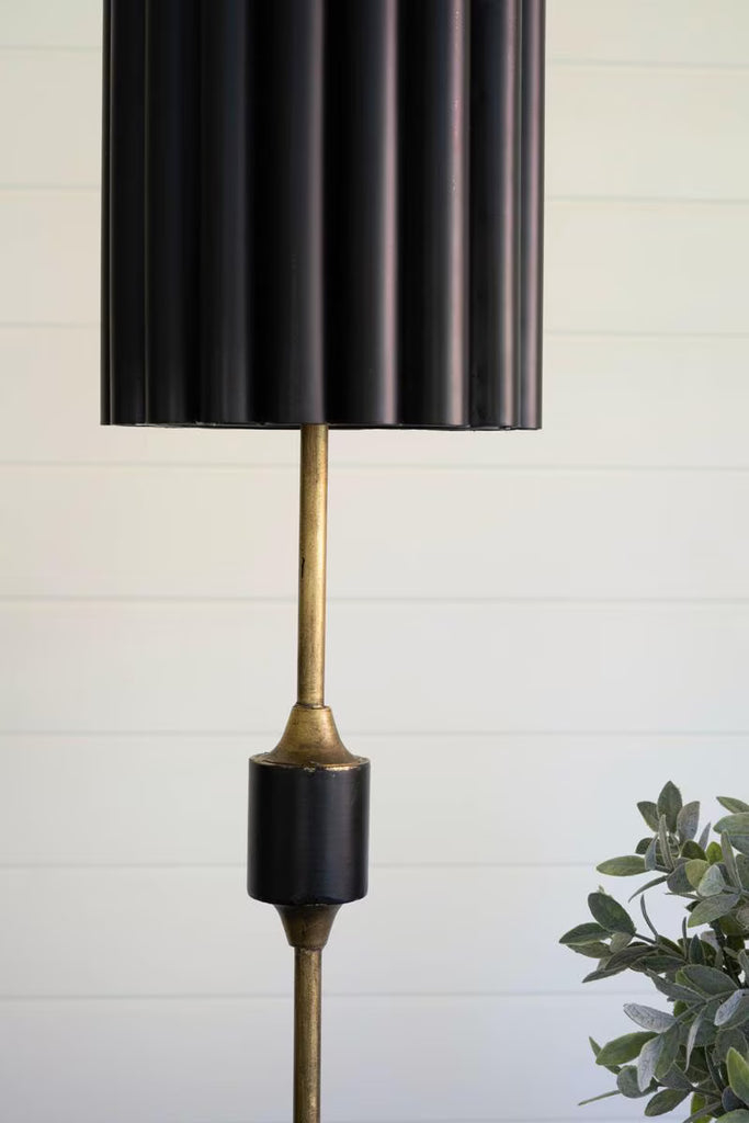 ANTIQUE GOLD TABLE LAMP WITH FLUTED BLACK METAL SHADE — Kalalou CLL2805