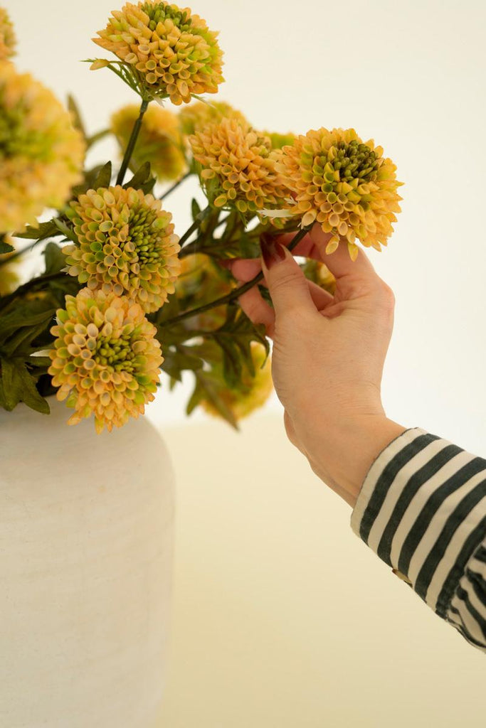 BUNDLE OF SEVEN  ARTIFICIAL ZINNIAS - YELLOW — Kalalou CHAL1004