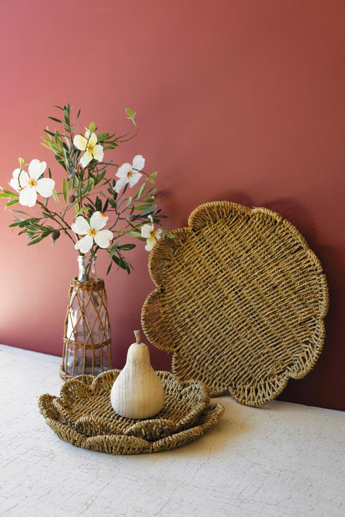 Set of 3 Flower Shaped Woven Seagrass Trays - image 3