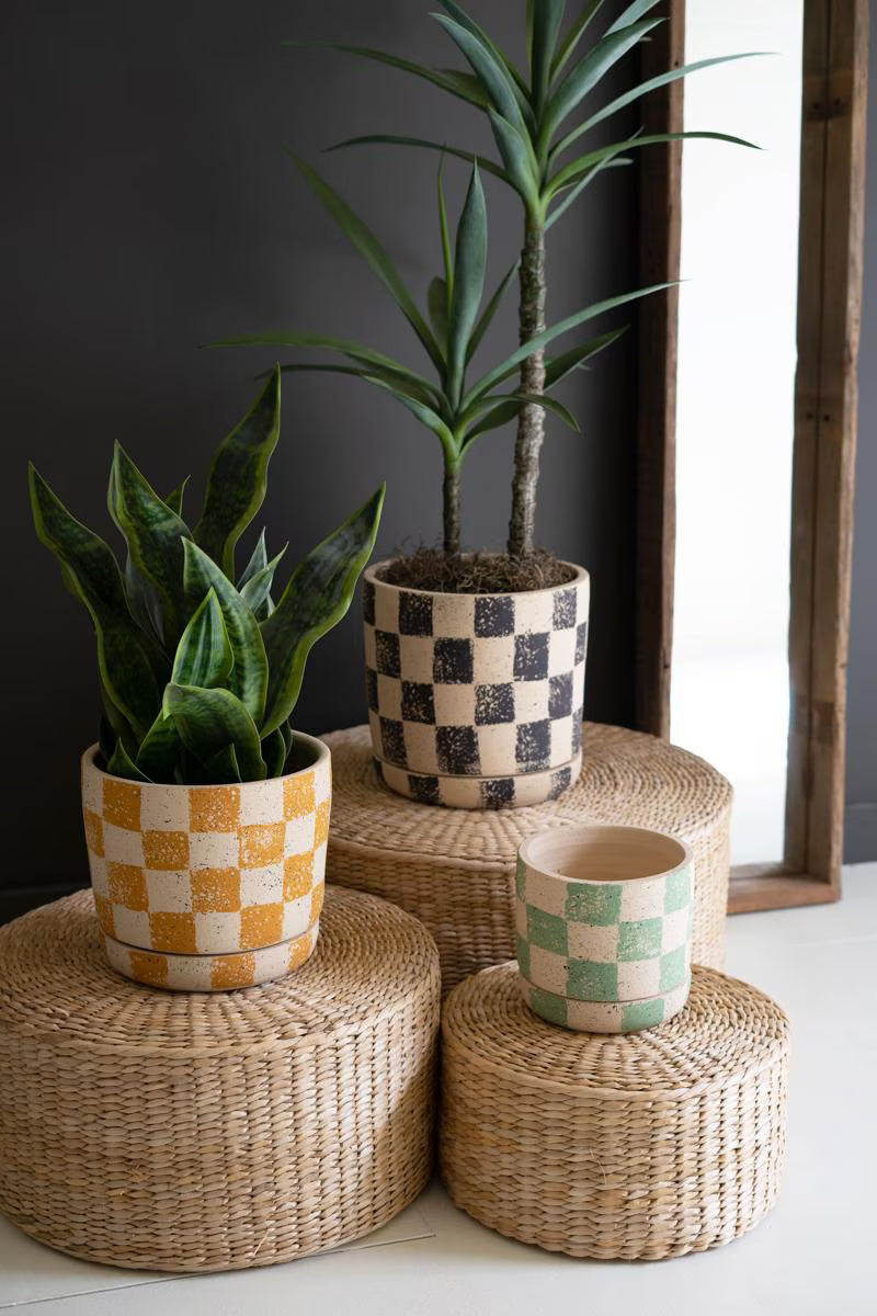 SET OF THREE CHECKERED CLAY PLANTERS WITH TRAYS — Kalalou H4427