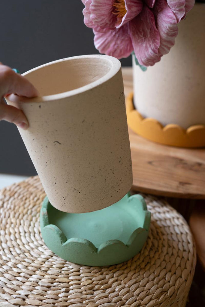 SET OF THREE SCALLOPED TERRACOTTA PLANTERS — Kalalou H4509