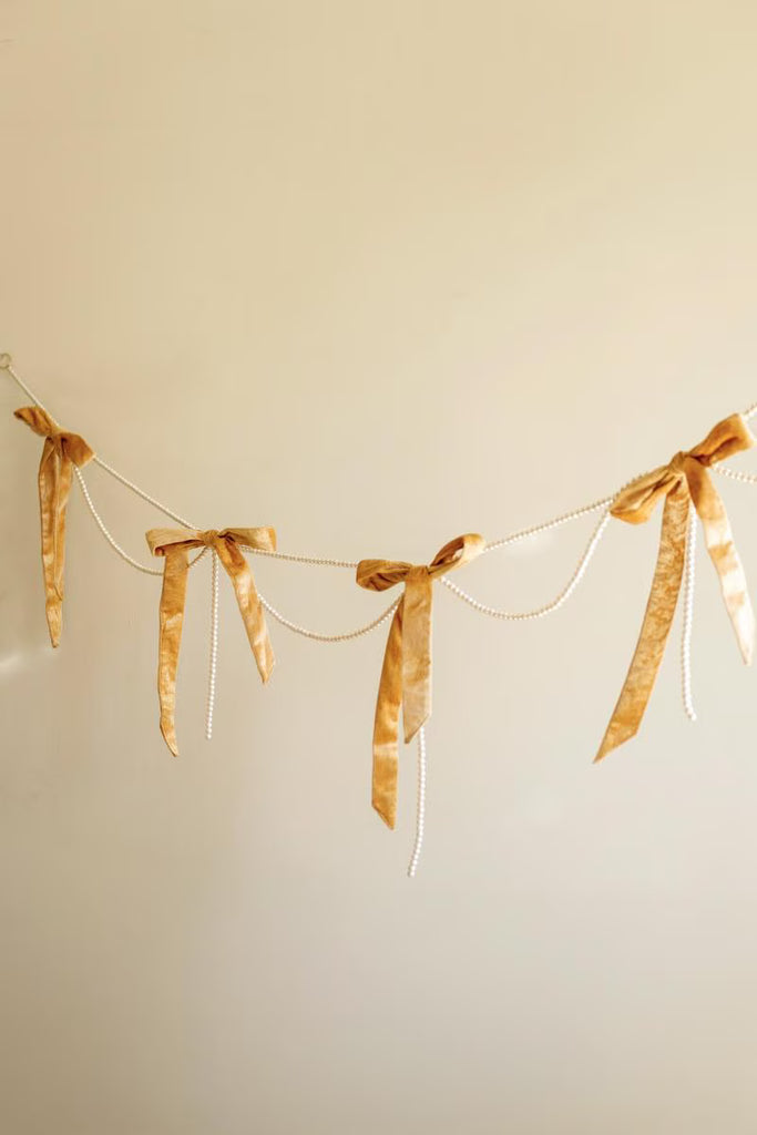 Bow Garland with Pearls - view 2